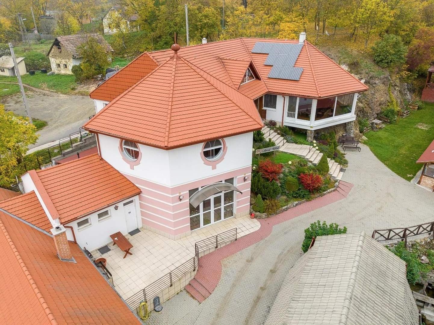 Malom Udvar Panzio Es Etterem Hotel Bér Buitenkant foto